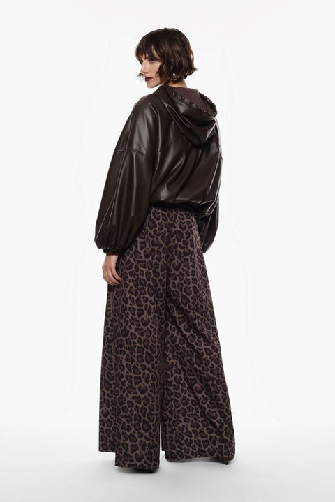 Pantalone ampio con pince e cintura