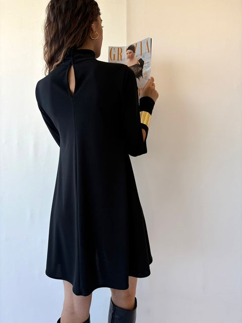 Abito corto scollatura bottoni oro e polsini oro