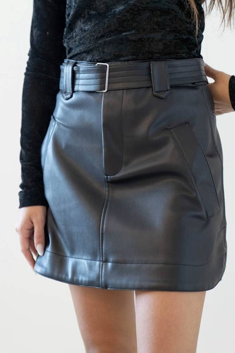Minigonna con fibbia in metallo