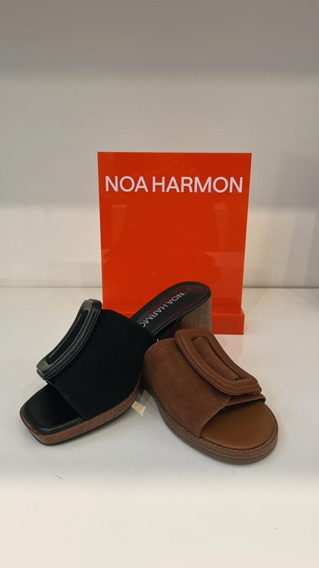 Sandalo c/tacco in camoscio e fibbia in tinta