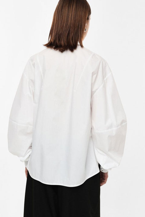 Camicia oversize con maniche voluminose e colletto classico