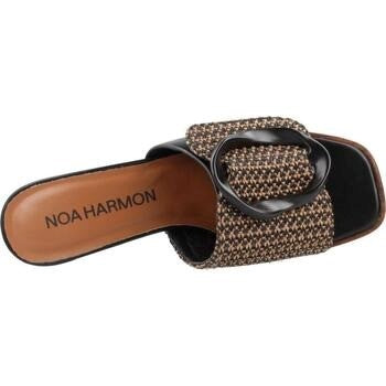 Sandalo in pelle e raffia con tacco