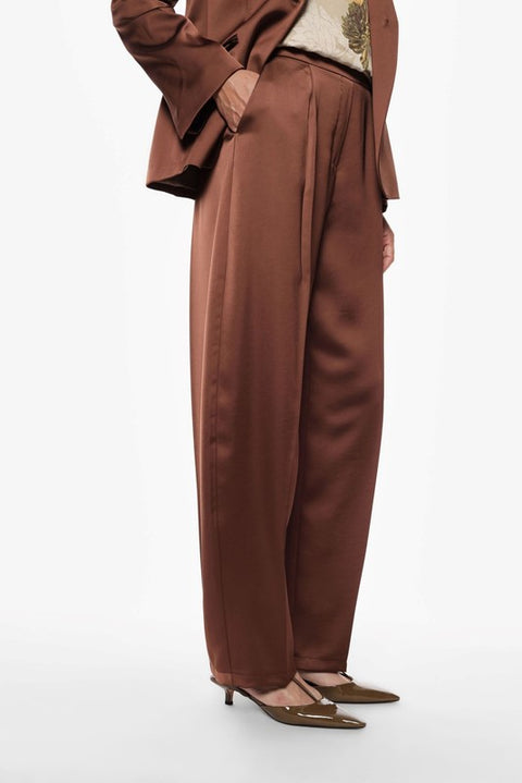 Pantalone raso con tasche