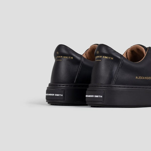 London man total black