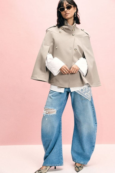 Cappotto a mantella doppio petto con spalline