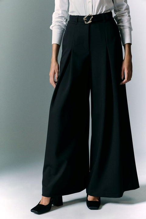 Pantalone ampio con fibbia oro