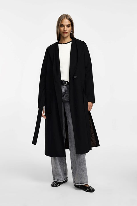 Cappotto con cintura cappuccio e spacchi laterali