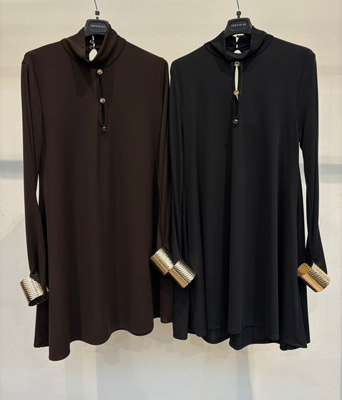 Abito corto scollatura bottoni oro e polsini oro