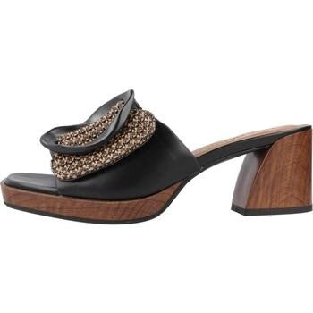 Sandalo in pelle e raffia con tacco