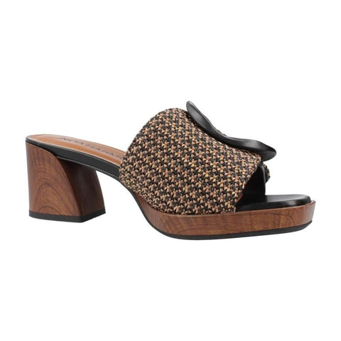 Sandalo in pelle e raffia con tacco