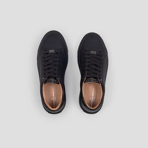 London man total black