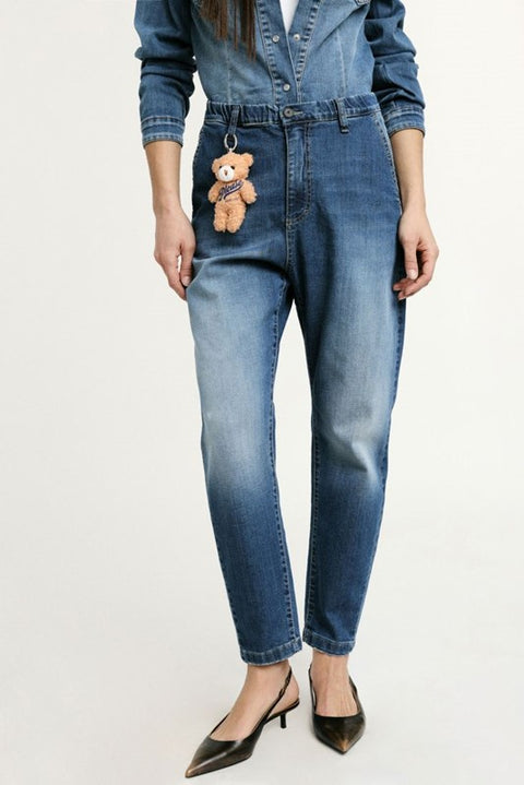 Jeans baggy fit con portachiavi orsetto