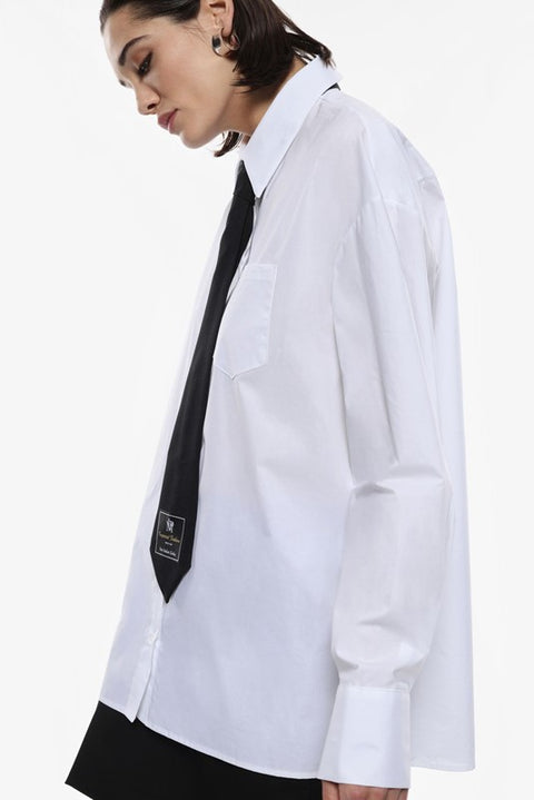 Camicia con colletto classico e cravatta