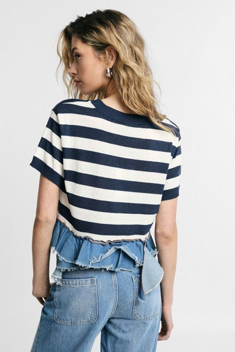 T-shirt cropped a righe con bordo sfrangiato