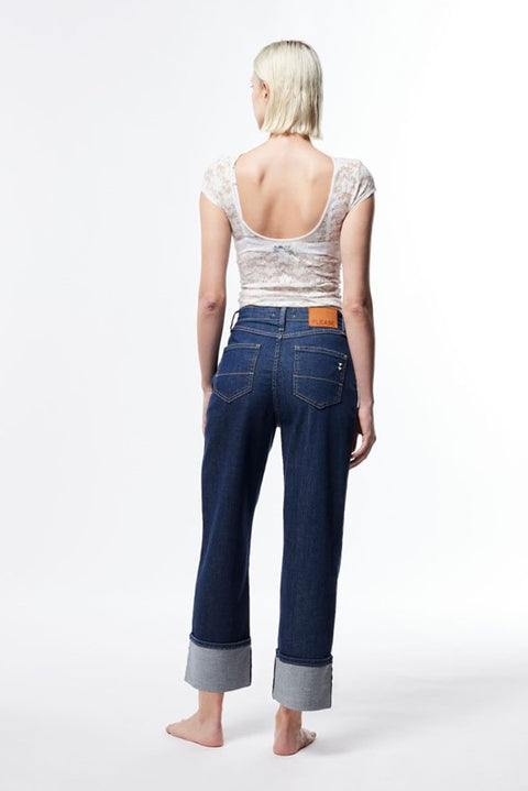 Jeans a gamba larga con risvolti