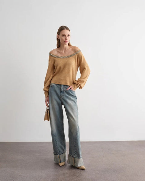 Maglione con scollo rotondo e ricami strass