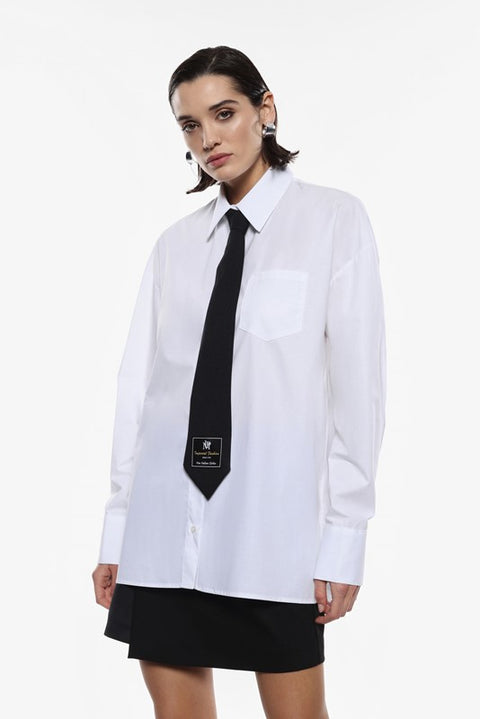 Camicia con colletto classico e cravatta