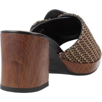 Sandalo in pelle e raffia con tacco