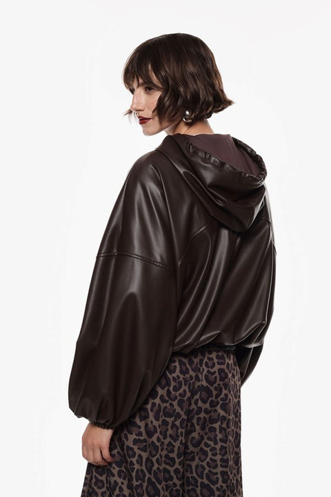 Bomber con cappuccio oversize in similpelle