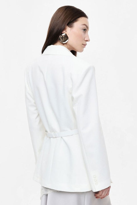 Blazer con cintura e abbottonatura monopetto