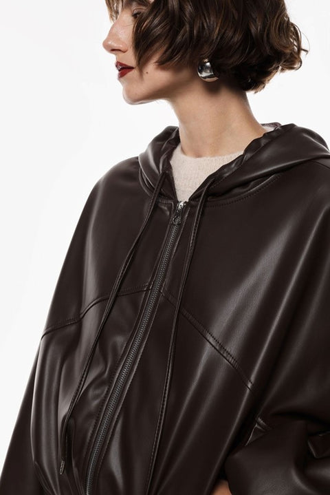 Bomber con cappuccio oversize in similpelle