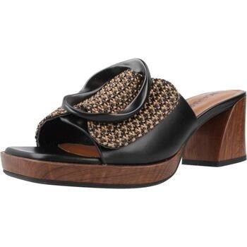 Sandalo in pelle e raffia con tacco