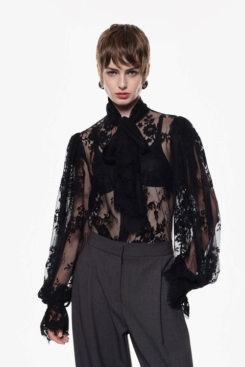 Camicia in pizzo con maniche lunghe